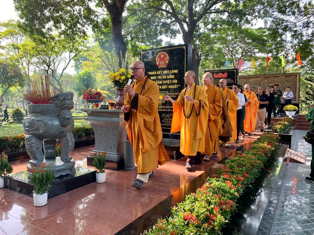 Tri ân, giáo dục truyền thống gắn với du lịch văn hóa - ảnh 11