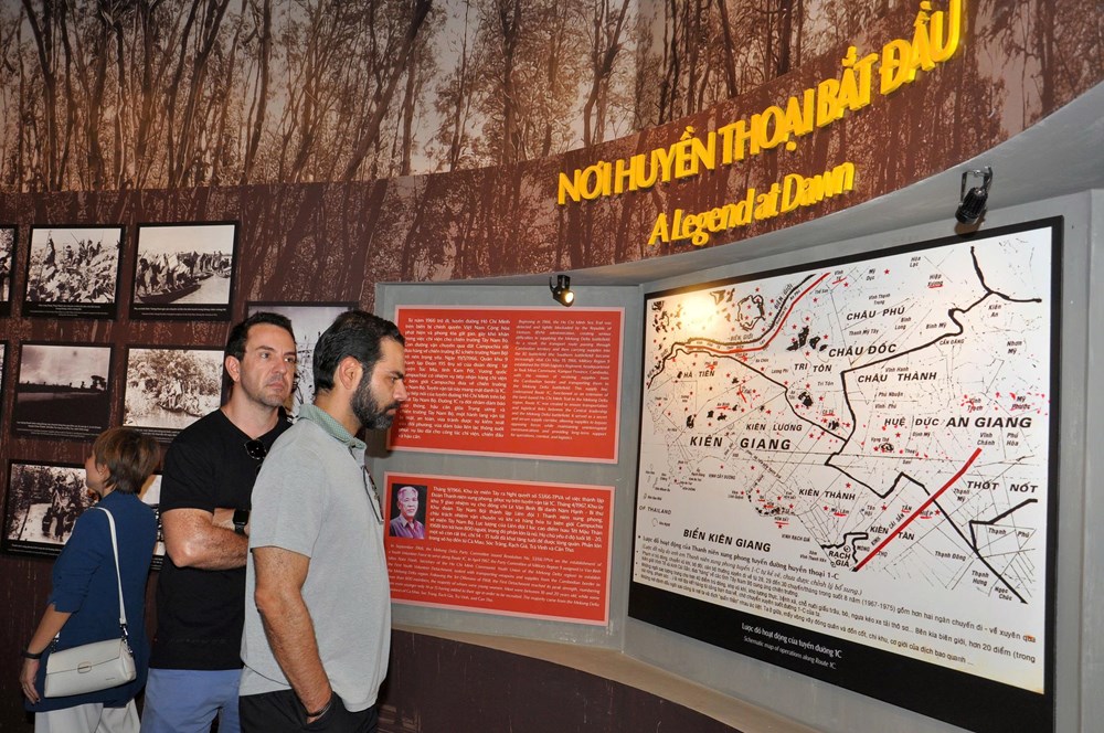 Khai mạc trưng bày chuyên đề “Thời thanh xuân trên tuyến đường 1C huyền thoại” - ảnh 8