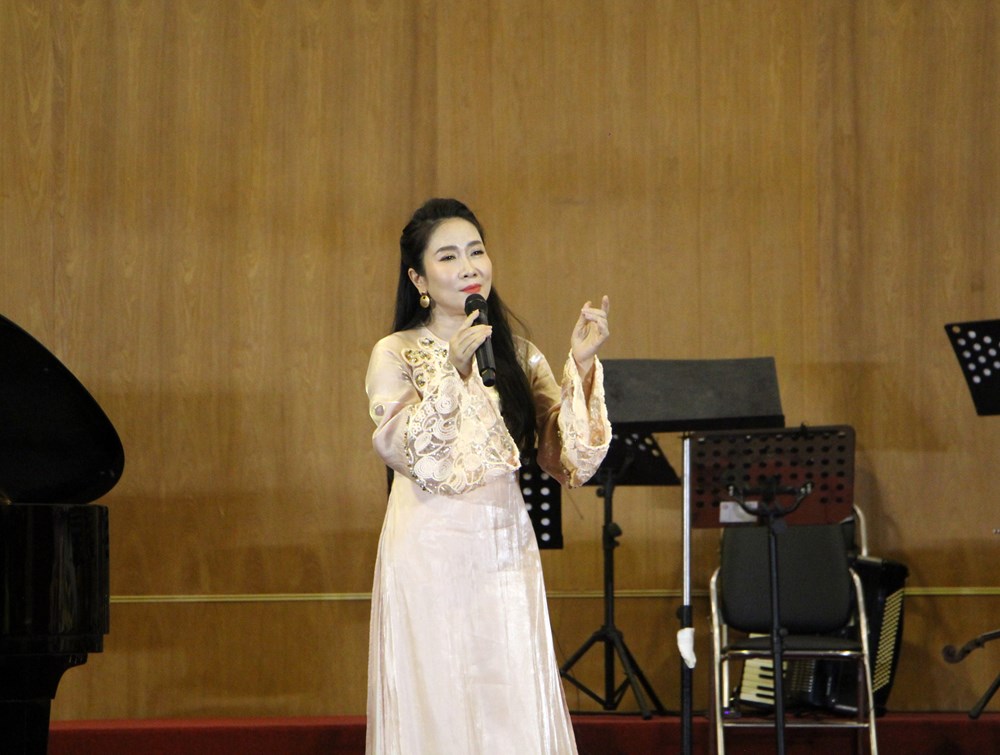 Xúc động đêm nhạc tưởng nhớ “Nhạc sĩ Ánh Dương - Chào em cô gái Lam Hồng“ - ảnh 5