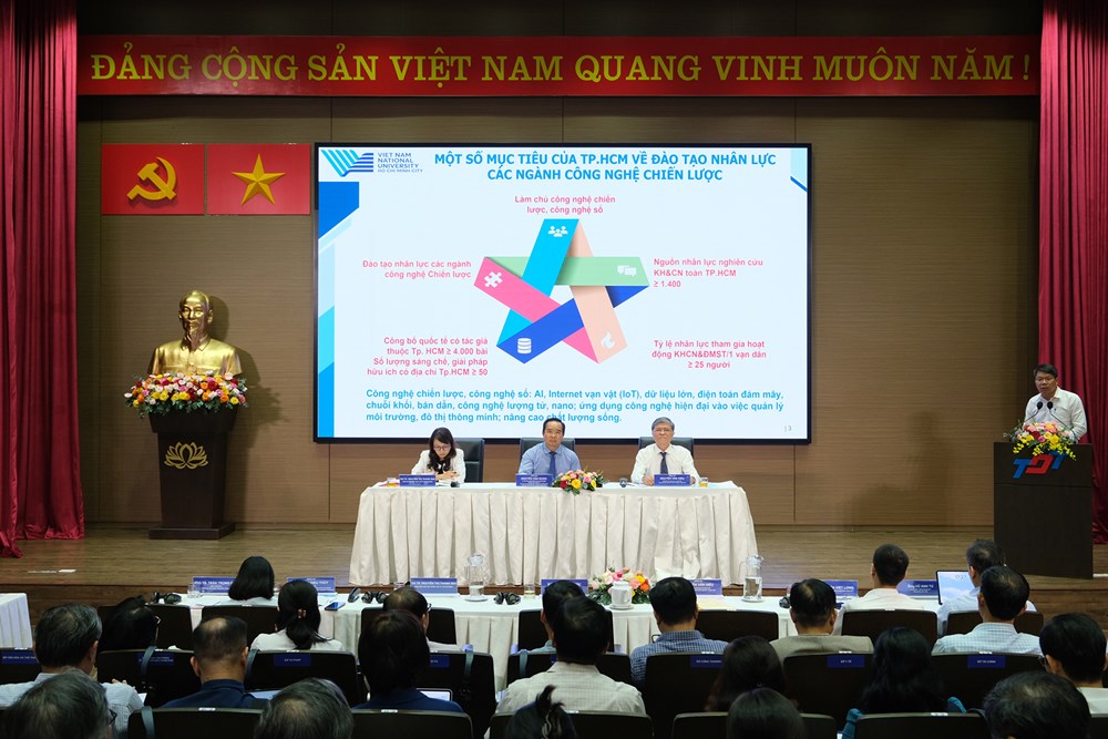 TP.HCM trao cơ hội, đặt hàng nhiệm vụ trường đại học - ảnh 2