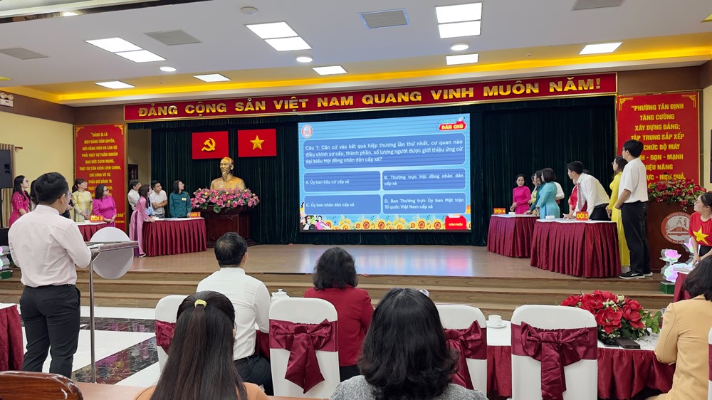 Sôi động Hội thi tìm hiểu Luật Bầu cử “Ngày hội dân chủ” - ảnh 1