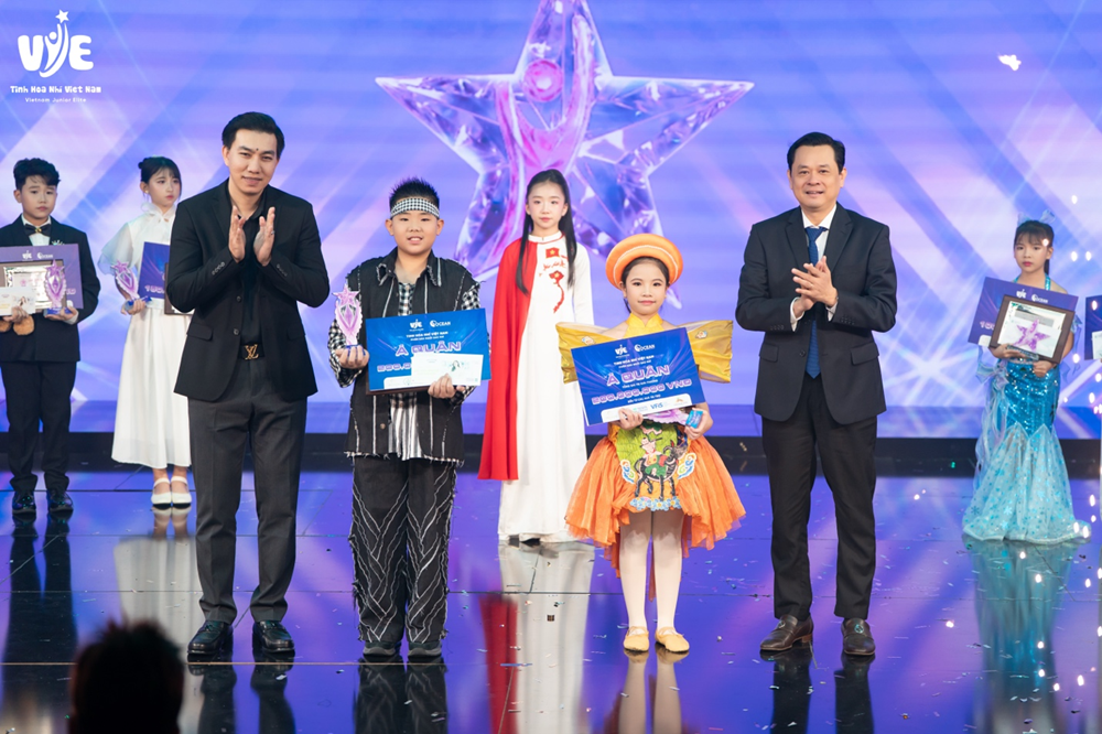 Á quân Tinh hoa nhí Tạ Gia Thiện tạo dấu ấn với tiết mục trống jazz - ảnh 1