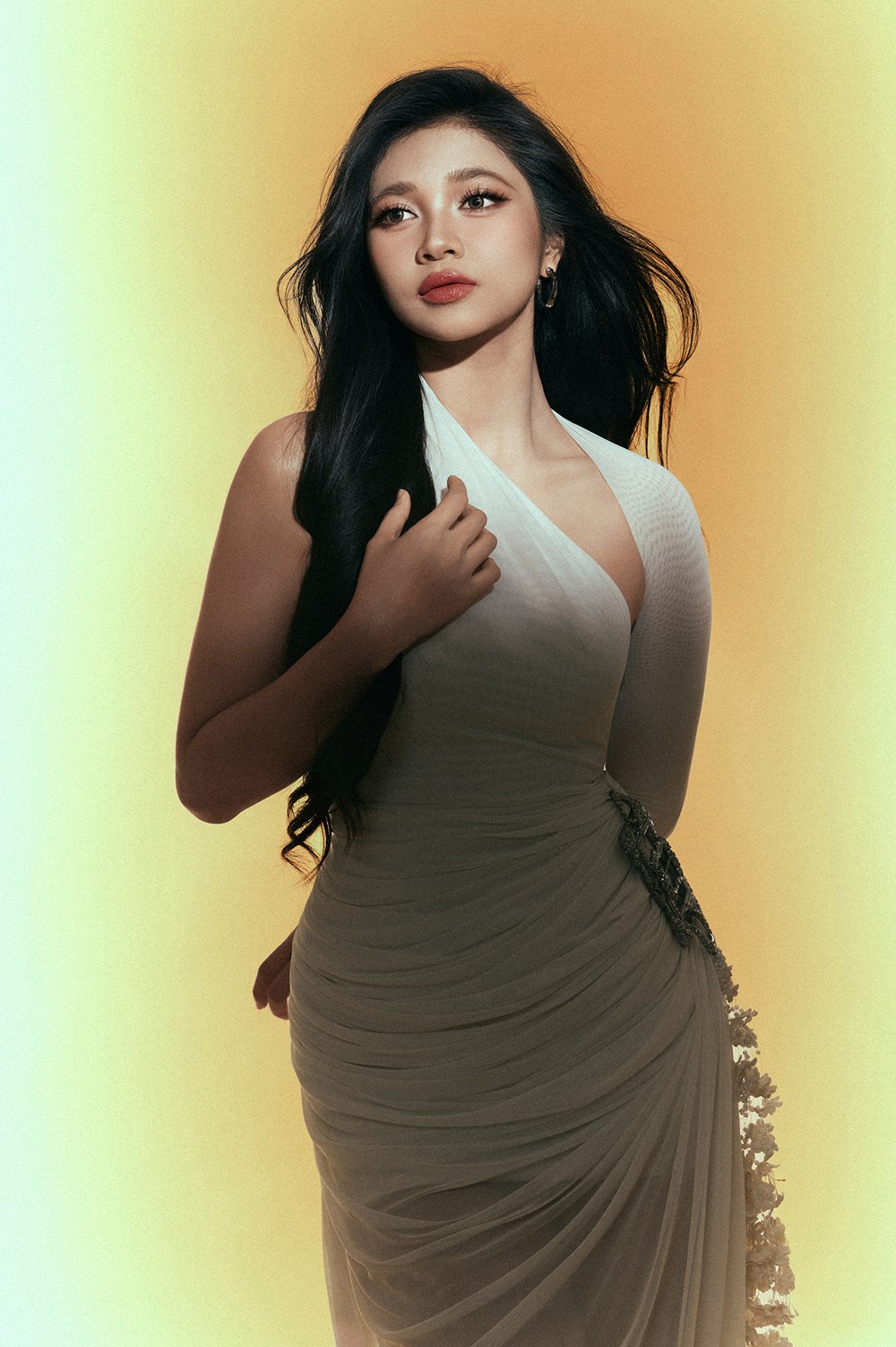 Cận cảnh nhan sắc tuổi 22 của Á hậu Minh Kiên - ảnh 1