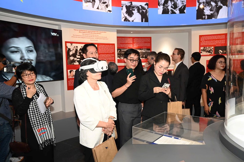 Khai mạc trưng bày chuyên đề “Nguyễn Thị Bình – Trí tuệ, bản lĩnh và nhân cách Phụ nữ Việt Nam thời đại Hồ Chí Minh” - ảnh 8