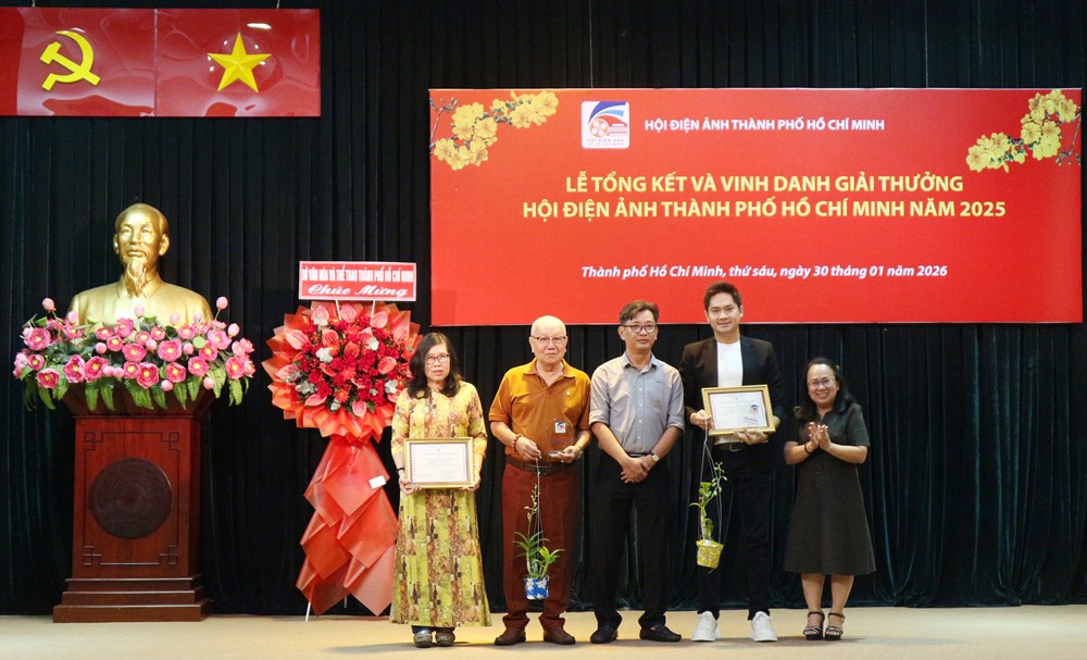 Hội Điện ảnh TP.HCM vinh danh 8 tác phẩm xuất sắc năm 2025 - ảnh 1