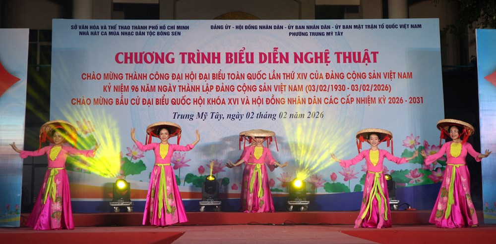 Biểu diễn nghệ thuật phục vụ người dân ngoại thành - ảnh 2