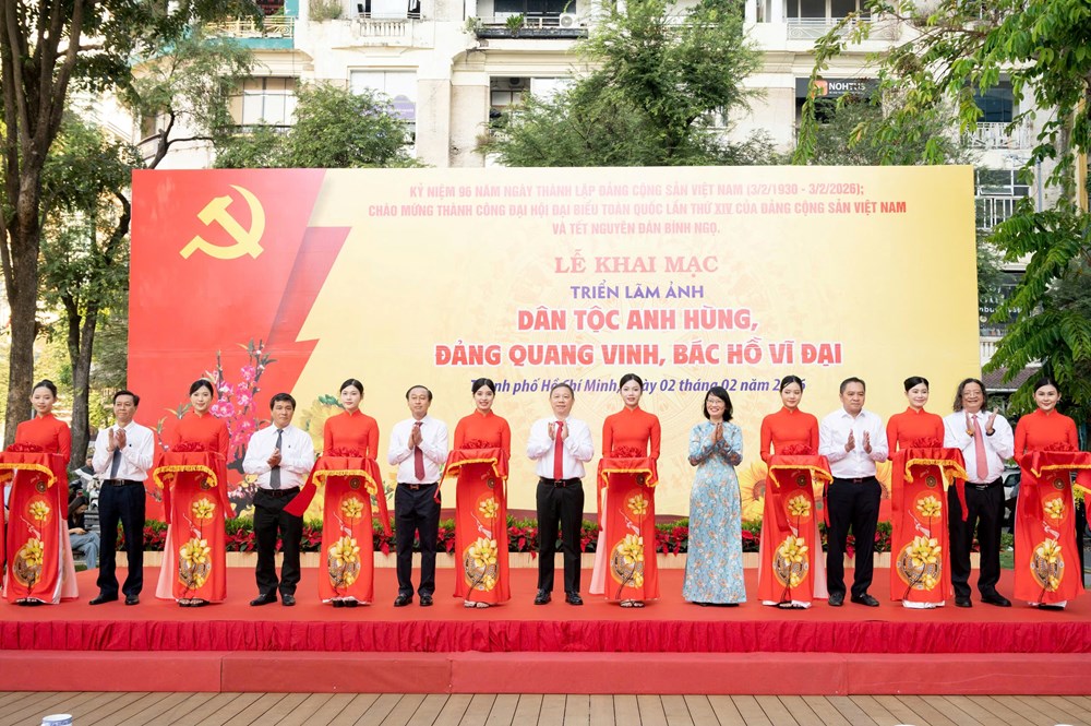 TP.HCM: Triển lãm ảnh kỷ niệm 96 năm thành lập Đảng - ảnh 1