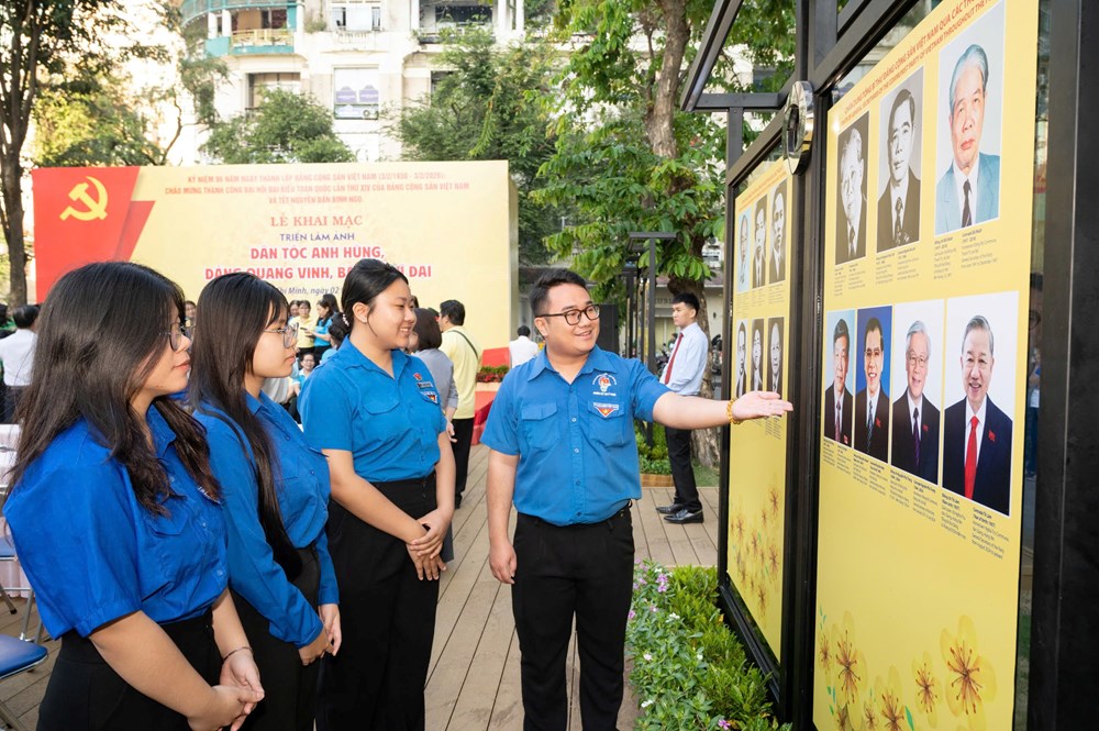 TP.HCM: Triển lãm ảnh kỷ niệm 96 năm thành lập Đảng - ảnh 8