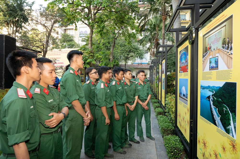 TP.HCM: Triển lãm ảnh kỷ niệm 96 năm thành lập Đảng - ảnh 7