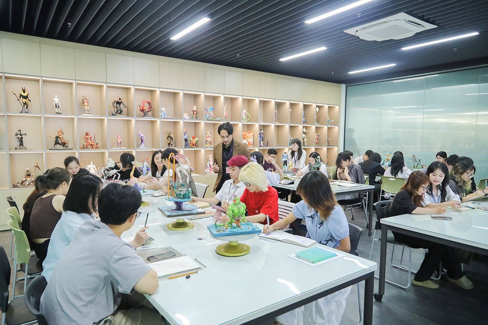 Trường ĐH Văn Lang công bố phương án tuyển sinh 2026, bổ sung xét tuyển hồ sơ năng lực - ảnh 1