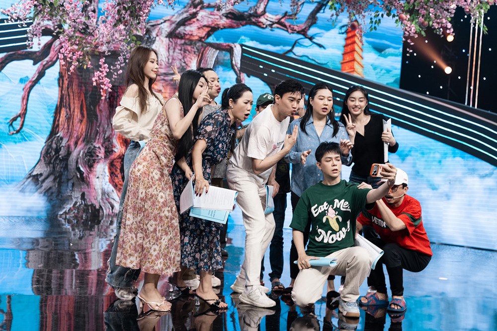 Hoa hậu, á hậu lên sóng chương trình đêm giao thừa - ảnh 4