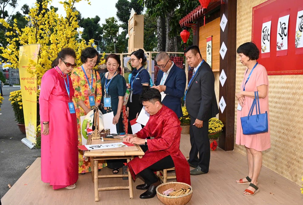 TP.HCM họp mặt người Việt Nam ở nước ngoài mừng Xuân Bính Ngọ 2026 - ảnh 4