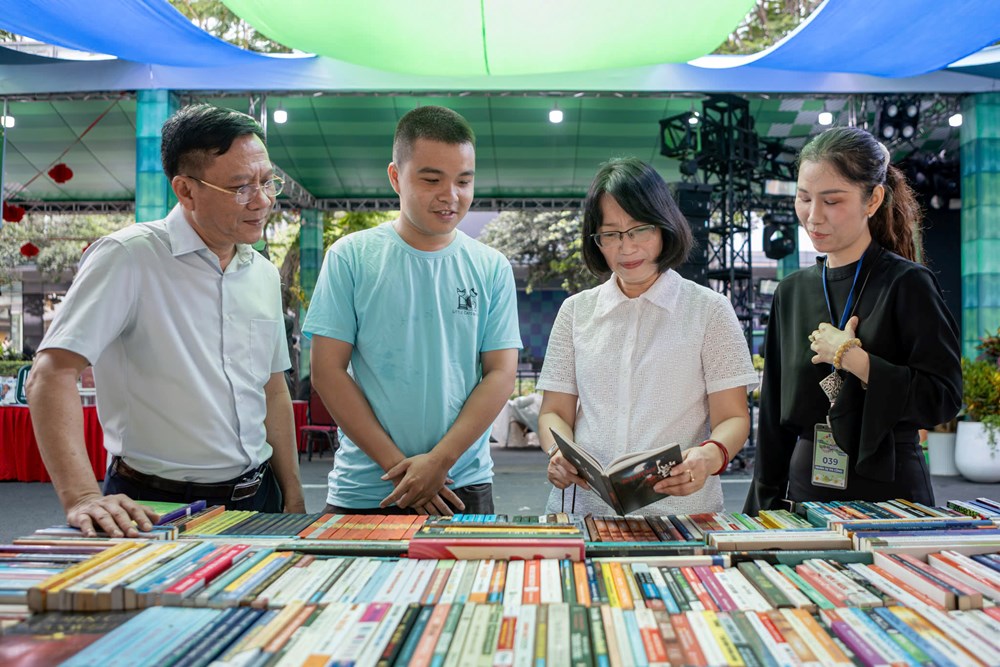 Lãnh đạo TP.HCM kiểm tra công tác chuẩn bị Đường Sách Tết Bính Ngọ 2026  - ảnh 3