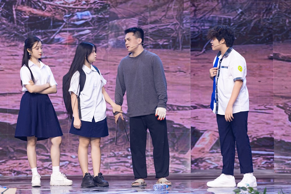 Lễ diễu binh A50, lũ lụt miền Trung, vấn nạn lừa đảo… được tái hiện tại Táo Xuân 2026 - ảnh 6