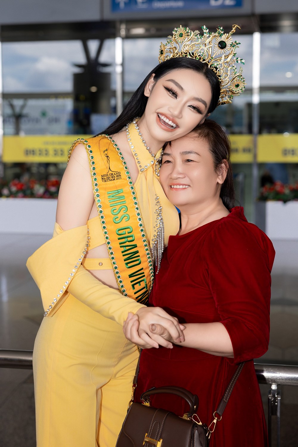 Hoa hậu Yến Nhi sửa nhà, mở tiệm tạp hóa cho ba mẹ ở quê - ảnh 1