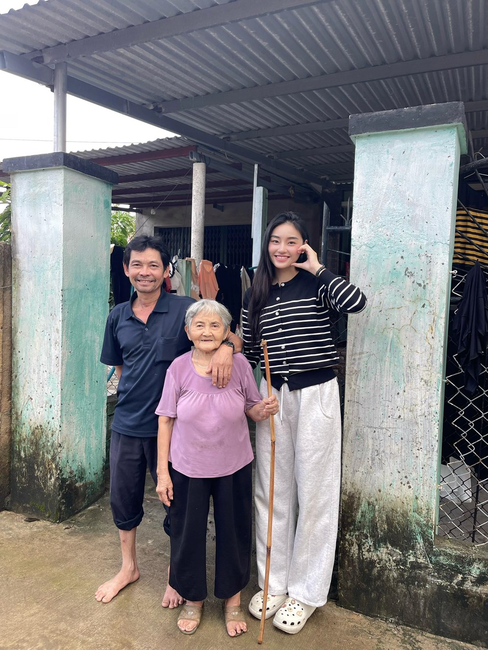 Hoa hậu Yến Nhi sửa nhà, mở tiệm tạp hóa cho ba mẹ ở quê - ảnh 2