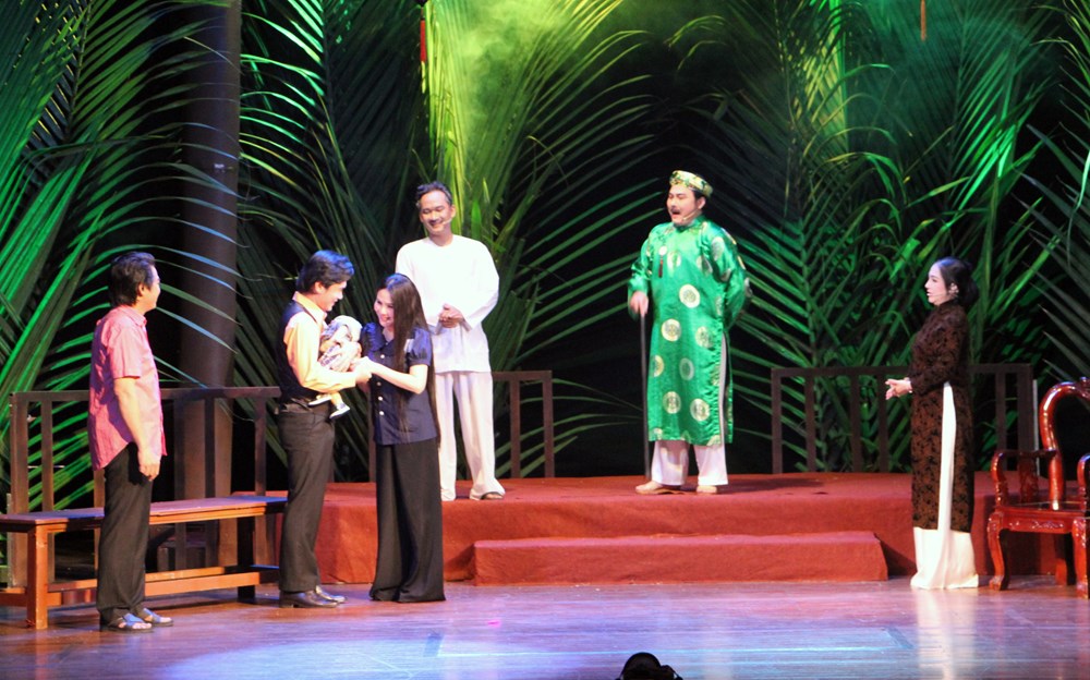 “Giấc mộng đêm xuân” trở lại, khán giả kín rạp Nhà hát Trần Hữu Trang - ảnh 6