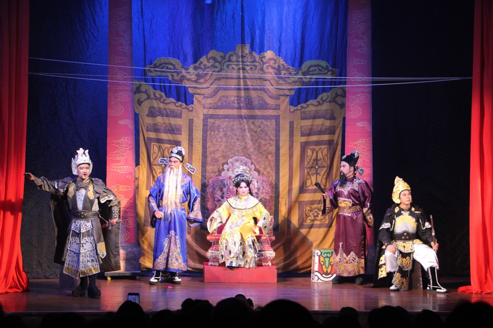 “Giấc mộng đêm xuân” trở lại, khán giả kín rạp Nhà hát Trần Hữu Trang - ảnh 1