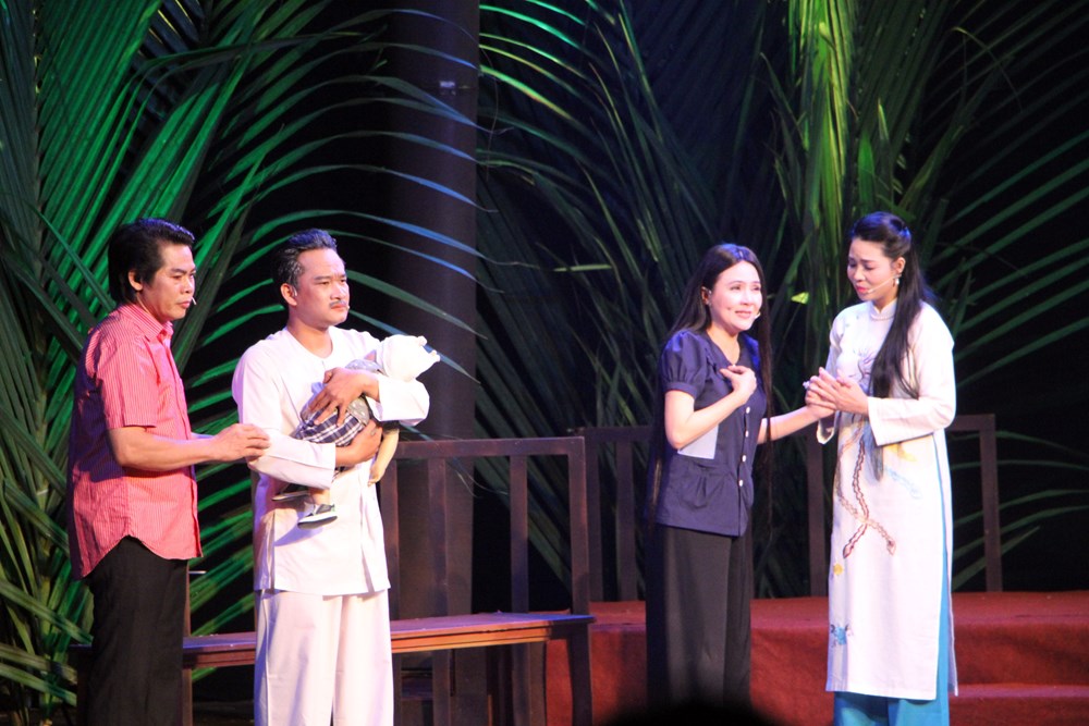 “Giấc mộng đêm xuân” trở lại, khán giả kín rạp Nhà hát Trần Hữu Trang - ảnh 5