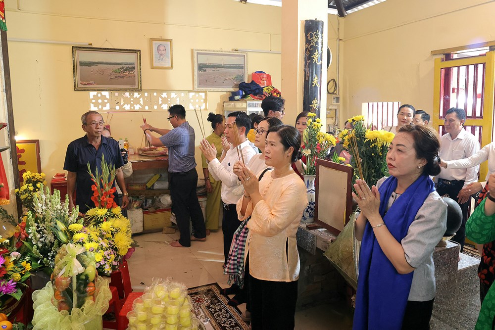 Hàng ngàn người dự Lễ hội Tống phong tại Miếu Bà Xóm Chài - ảnh 4