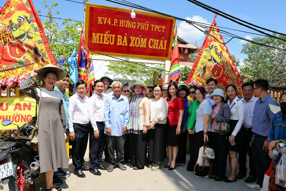 Hàng ngàn người dự Lễ hội Tống phong tại Miếu Bà Xóm Chài - ảnh 14