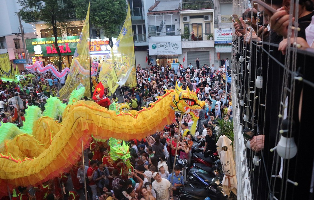 Rộn rã “Ngày Tết Nguyên Tiêu” đêm rằm đầu Xuân Bính Ngọ 2026 - ảnh 17