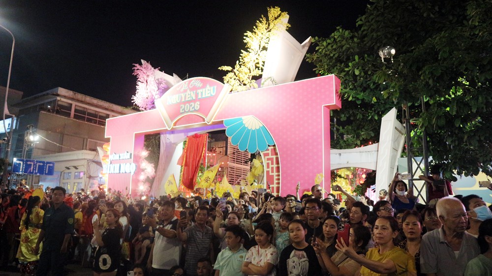 Rộn rã “Ngày Tết Nguyên Tiêu” đêm rằm đầu Xuân Bính Ngọ 2026 - ảnh 18