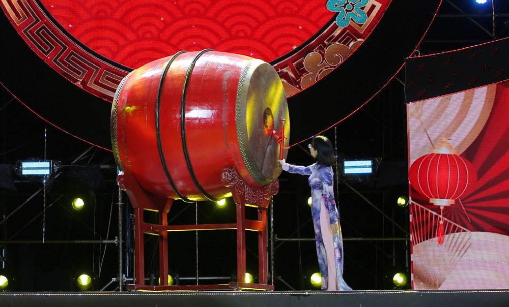 Rộn rã “Ngày Tết Nguyên Tiêu” đêm rằm đầu Xuân Bính Ngọ 2026 - ảnh 2