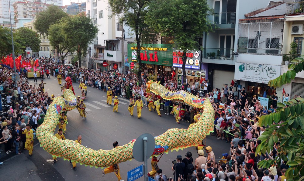 Rộn rã “Ngày Tết Nguyên Tiêu” đêm rằm đầu Xuân Bính Ngọ 2026 - ảnh 12