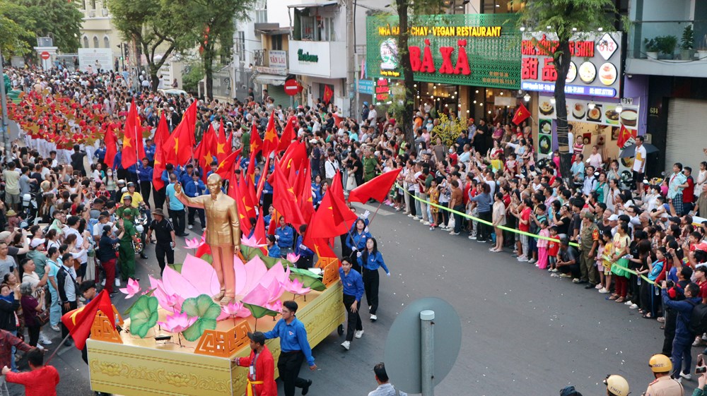 Rộn rã “Ngày Tết Nguyên Tiêu” đêm rằm đầu Xuân Bính Ngọ 2026 - ảnh 13