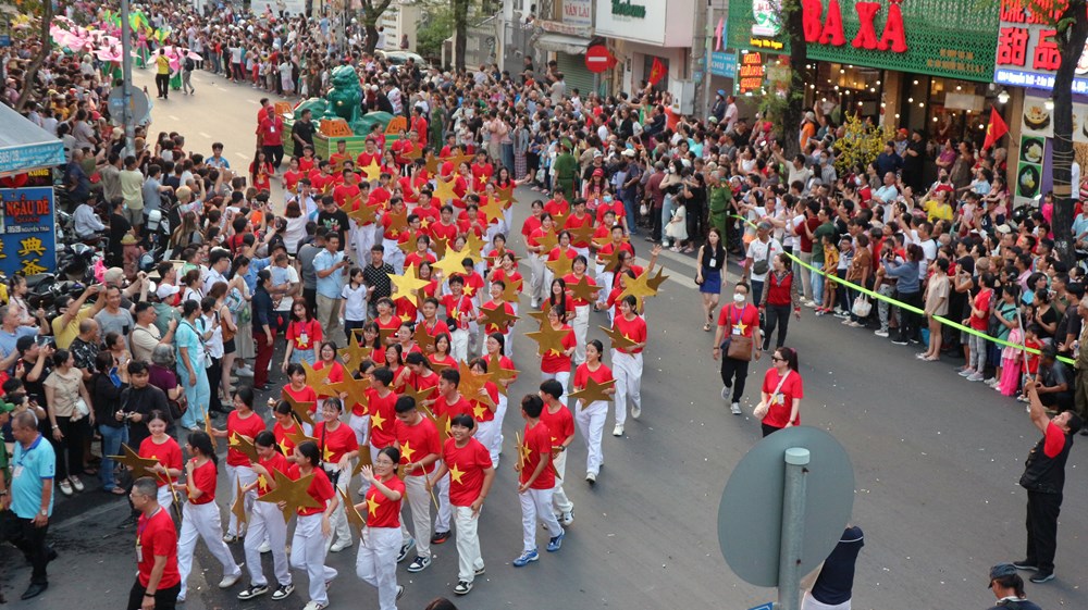 Rộn rã “Ngày Tết Nguyên Tiêu” đêm rằm đầu Xuân Bính Ngọ 2026 - ảnh 14