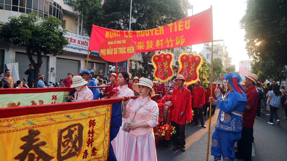 Rộn rã “Ngày Tết Nguyên Tiêu” đêm rằm đầu Xuân Bính Ngọ 2026 - ảnh 11