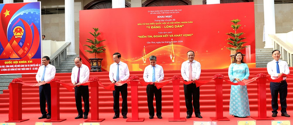 Khai mạc trưng bày chuyên đề “Ý Đảng – Lòng dân” và triển lãm sách “Niềm tin, đoàn kết và khát vọng” - ảnh 1