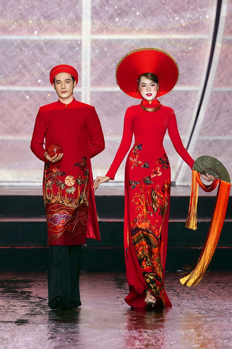 Hàng trăm nghệ sĩ, hoa hậu trình diễn áo dài trên phố đi bộ - ảnh 14