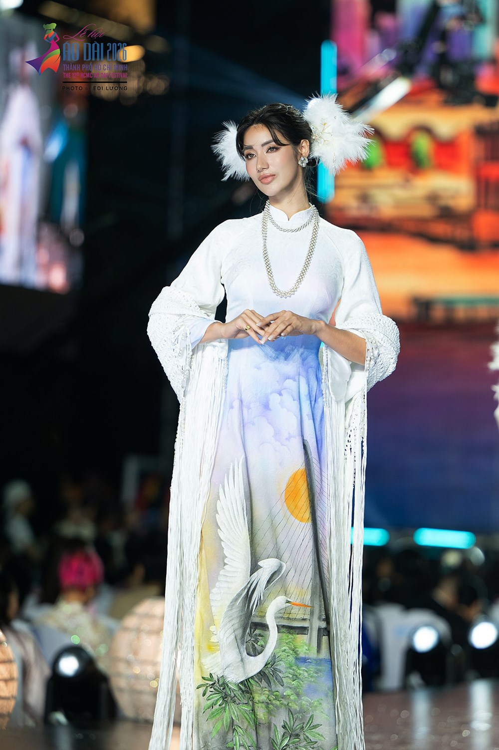 Dàn hoa hậu tỏa sáng trong bộ sưu tập áo dài của NTK Việt Hùng - ảnh 3