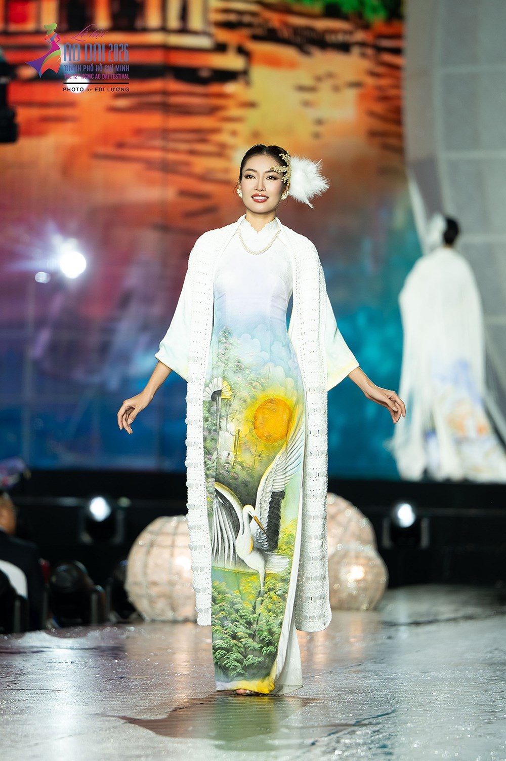Dàn hoa hậu tỏa sáng trong bộ sưu tập áo dài của NTK Việt Hùng - ảnh 8