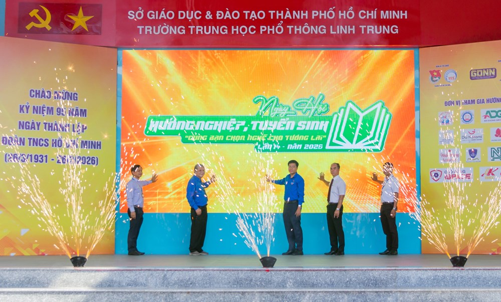 Hơn 3.500 học sinh TP.HCM tham gia Ngày hội hướng nghiệp, tuyển sinh - ảnh 1