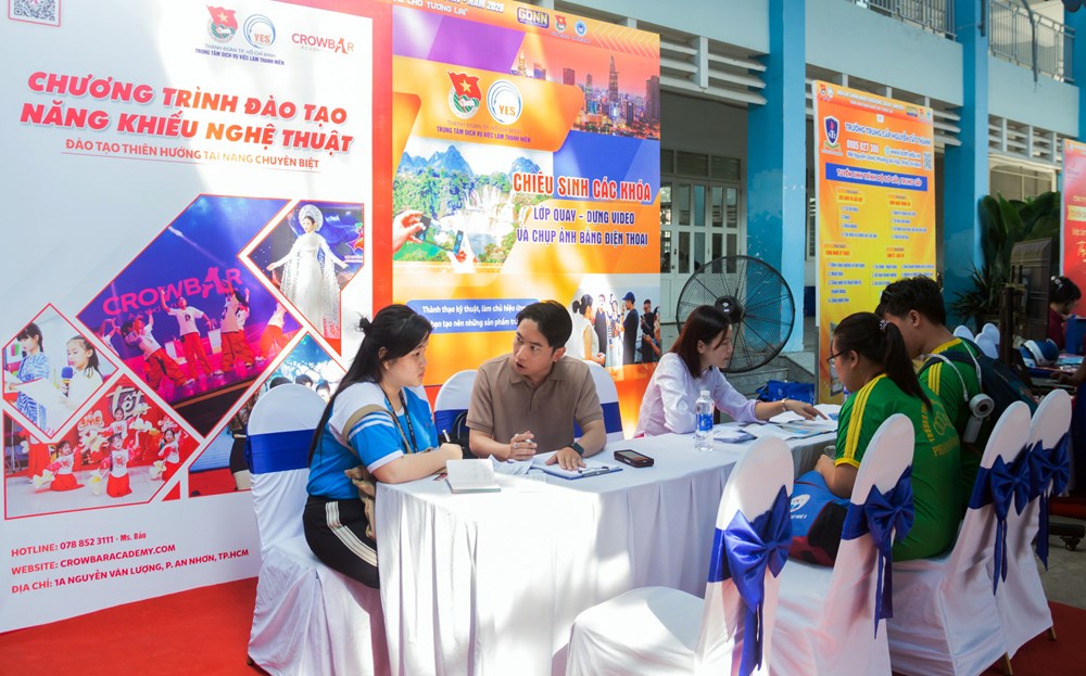 Hơn 3.500 học sinh TP.HCM tham gia Ngày hội hướng nghiệp, tuyển sinh - ảnh 3