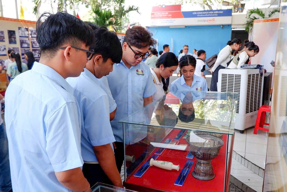 Trưng bày chuyên đề “Tình đoàn kết hữu nghị đặc biệt Việt Nam – Lào – Campuchia“ - ảnh 5