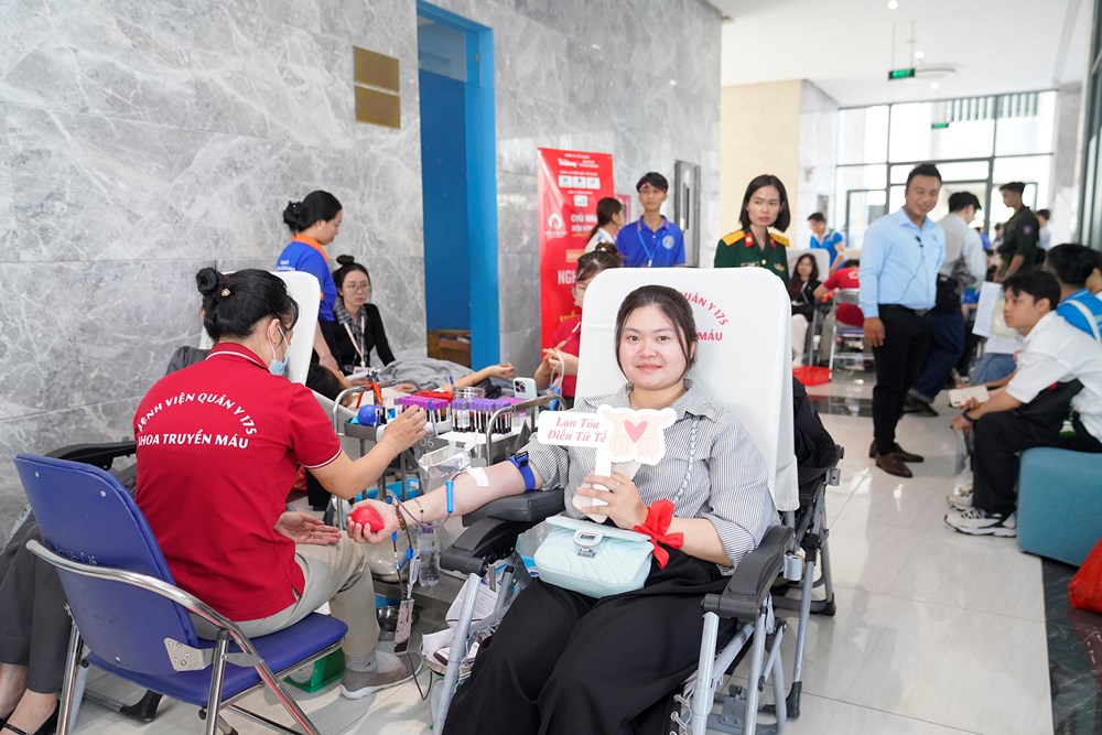 Hơn 5.000 sinh viên tham gia ngày hội hiến máu “Chủ nhật Đỏ” tại TP.HCM - ảnh 6