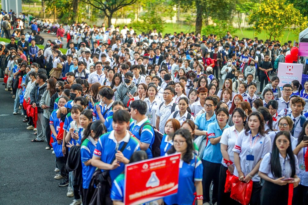 Hơn 5.000 sinh viên tham gia ngày hội hiến máu “Chủ nhật Đỏ” tại TP.HCM - ảnh 9