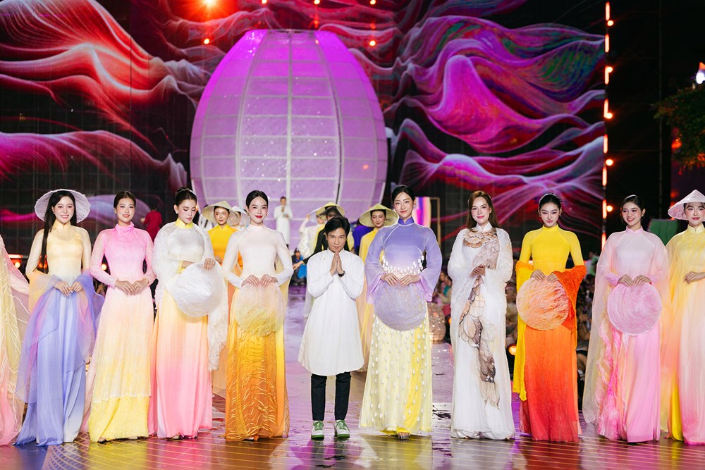 Hoa hậu khoe sắc trong tà áo dài kể chuyện nghề tơ tằm Việt - ảnh 12