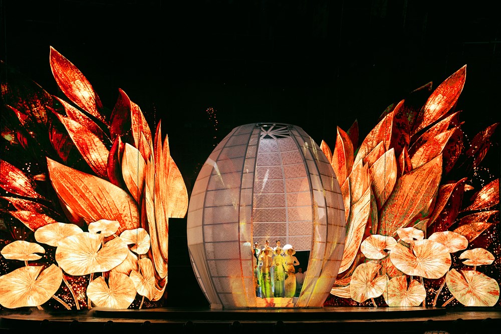 Hoa hậu khoe sắc trong tà áo dài kể chuyện nghề tơ tằm Việt - ảnh 3