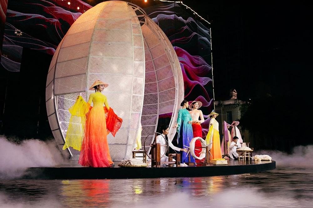 Hoa hậu khoe sắc trong tà áo dài kể chuyện nghề tơ tằm Việt - ảnh 8