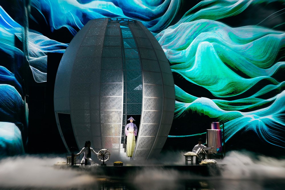 Hoa hậu khoe sắc trong tà áo dài kể chuyện nghề tơ tằm Việt - ảnh 7