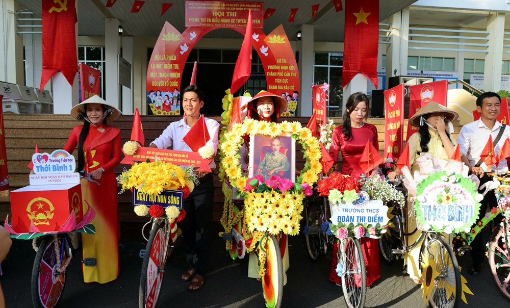 Tưng bừng Hội thi trang trí và diễu hành xe tuyên truyền bầu cử - ảnh 2