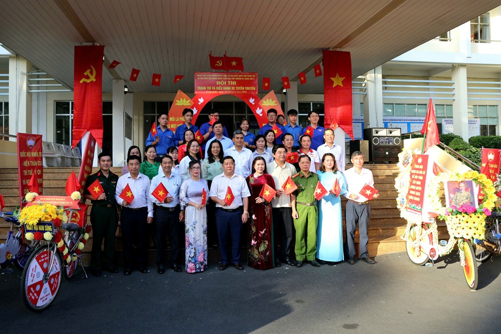 Tưng bừng Hội thi trang trí và diễu hành xe tuyên truyền bầu cử - ảnh 1