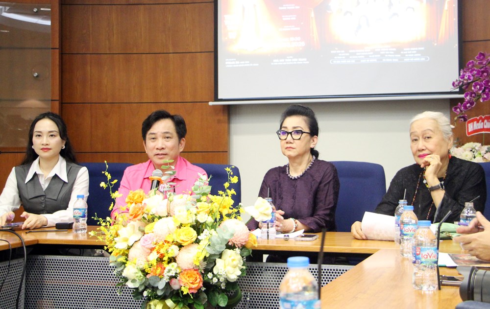 NSƯT Thanh Thanh Tâm hạnh ngộ khán giả mộ điệu sau 14 năm xa quê hương - ảnh 3