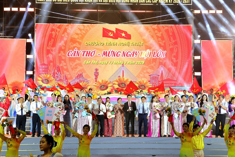 Cần Thơ rộn ràng đêm nghệ thuật “Mừng Ngày hội lớn” - ảnh 1