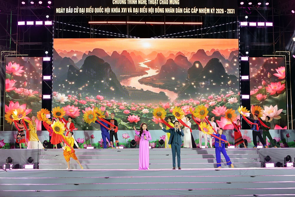 Cần Thơ rộn ràng đêm nghệ thuật “Mừng Ngày hội lớn” - ảnh 7